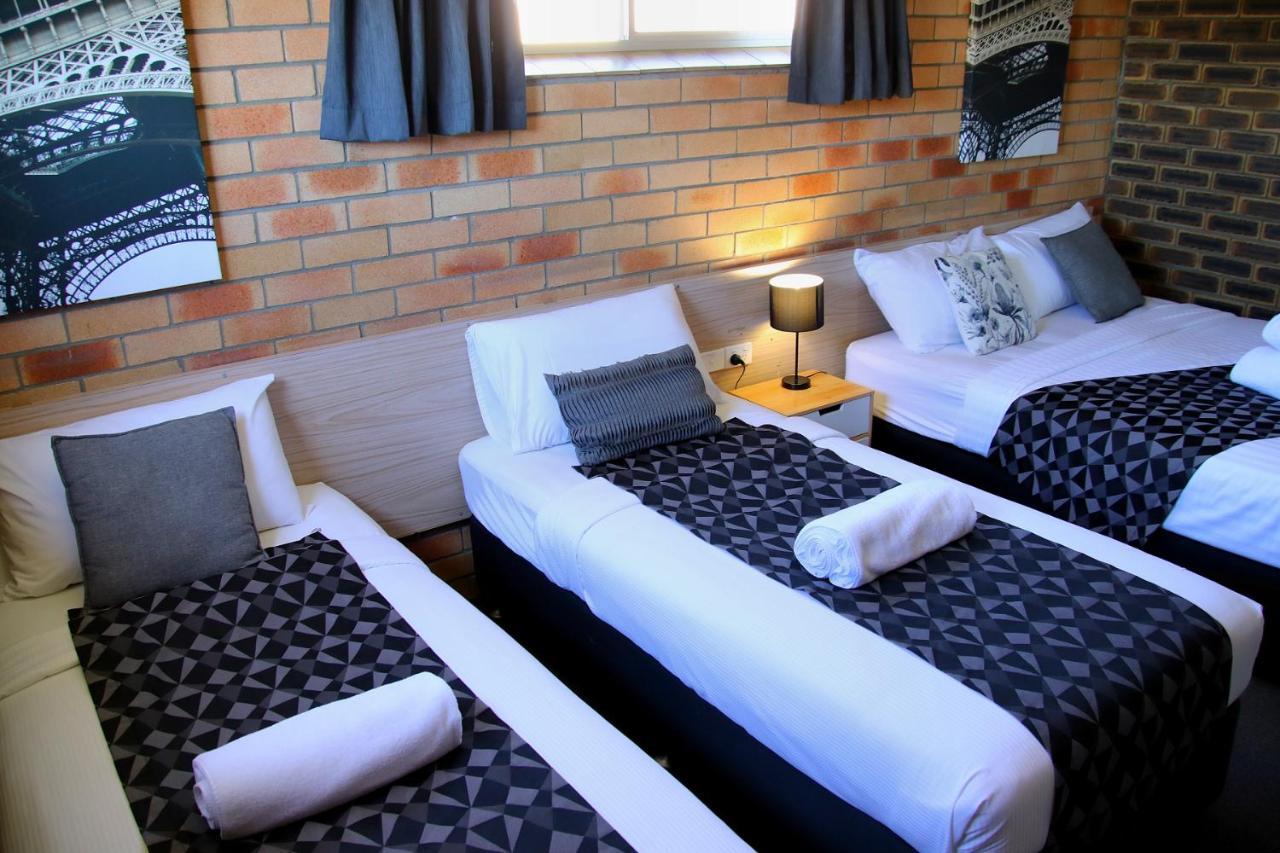 Squatters Homestead Motel 3*
